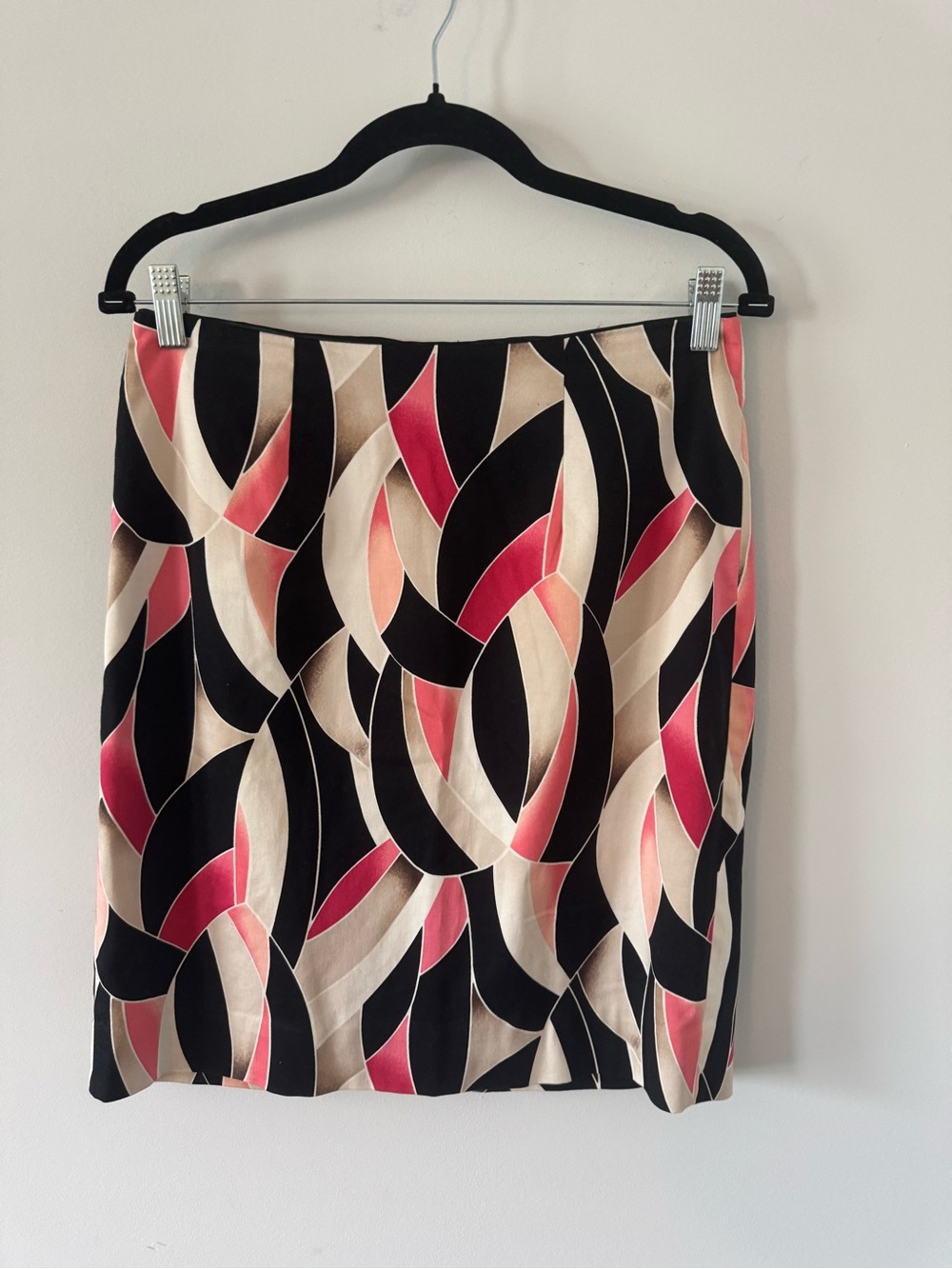 White House Black Market Abstract Curve Mini Skirt in Black, Pink & Cream